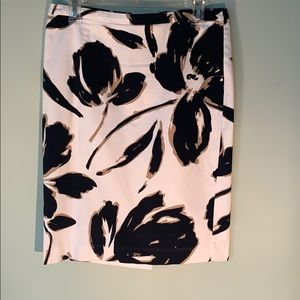 Michael Michael Kors Black&White skirt size 8.